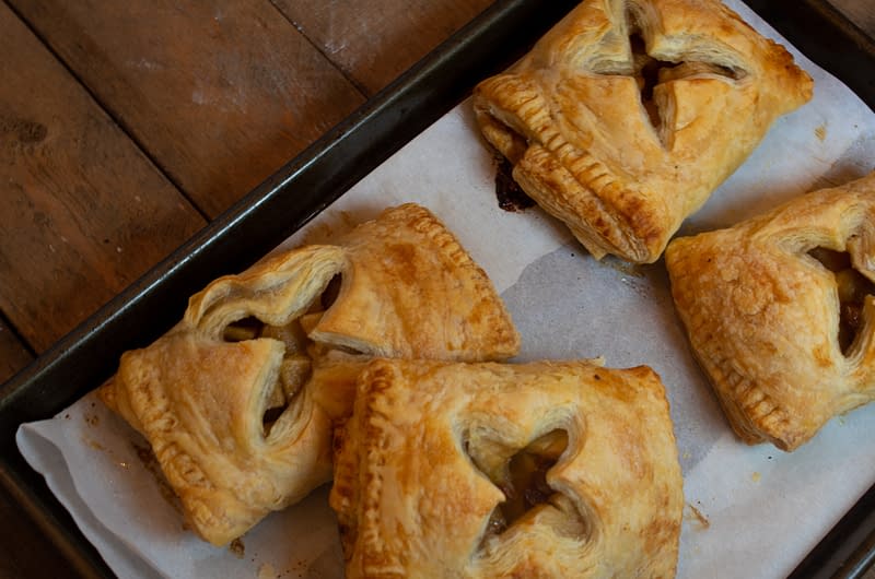 world-apple-and-date-turnovers-olive-oil-times-apple-and-date-turnovers