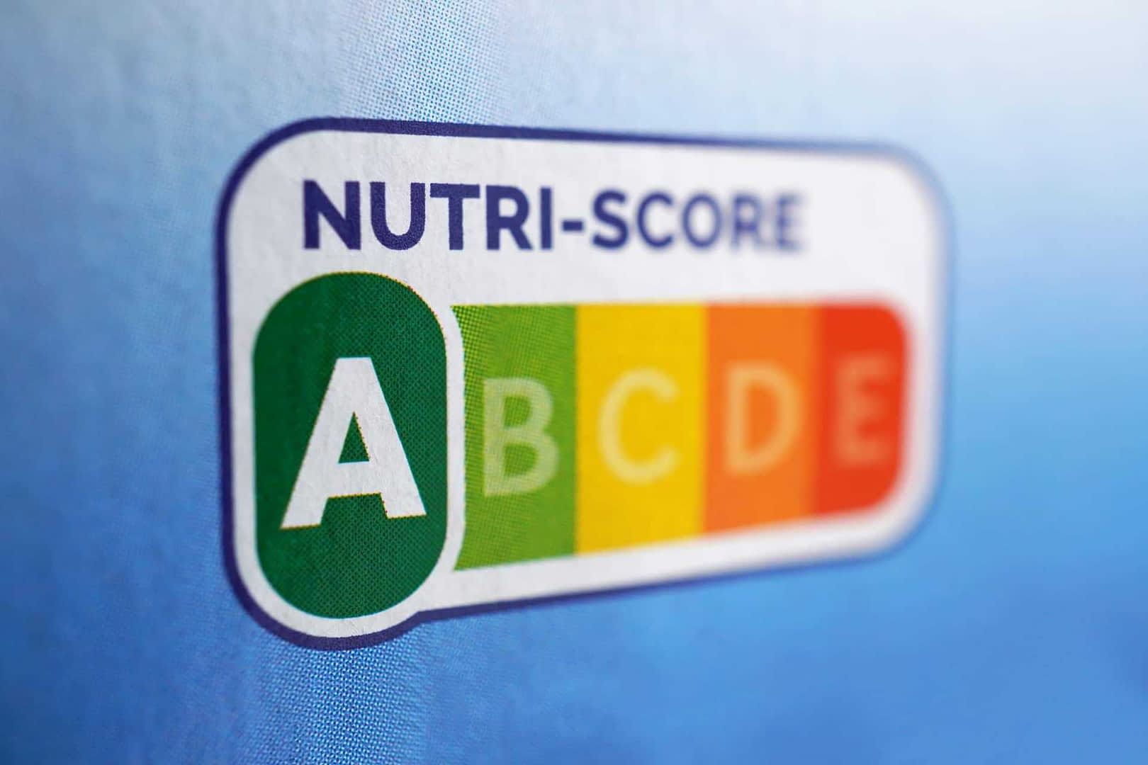 Etiqueta Nutri-Score que muestra las calificaciones A, B, C, D y E sobre un fondo azul. Olive Oil Times