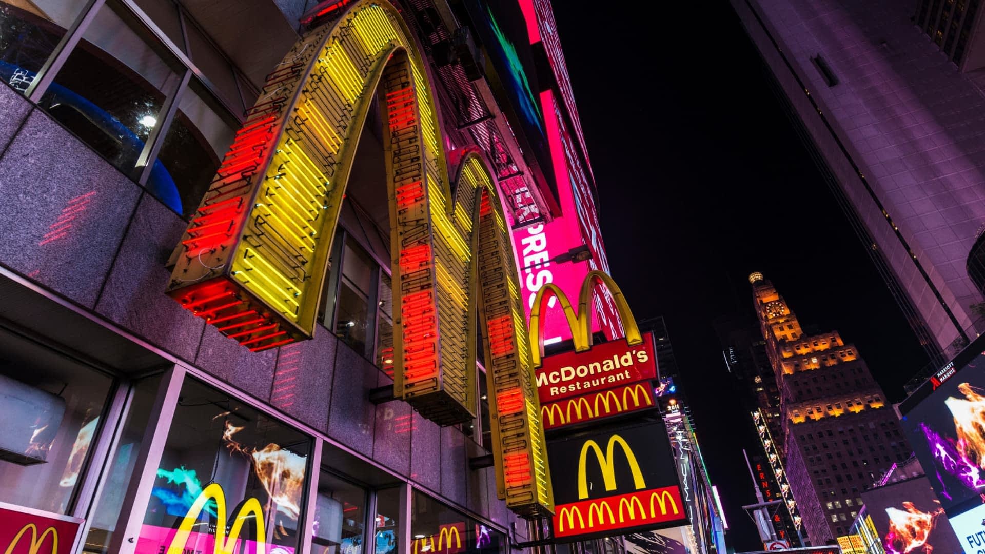 Illuminated McDonald's restaurant signage featuring the iconic golden arches at night. - Olive Oil Times