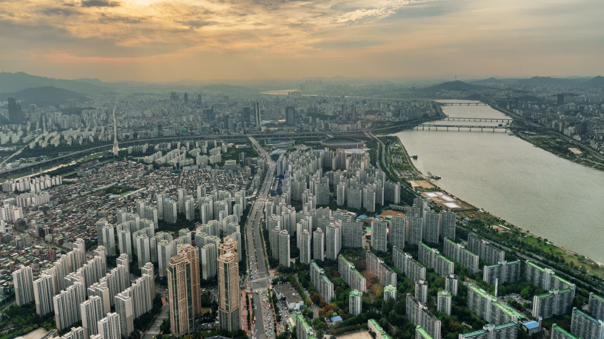 Aerial view of Seoul showing high-rise buildings and the Han River at sunset. - Olive Oil Times