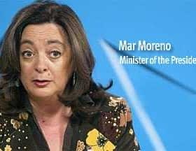 Ο Μαρ Μορένο μιλώντας σε συνέντευξη Τύπου, φορώντας μια μπλούζα με φλοράλ σχέδια. - Olive Oil Times