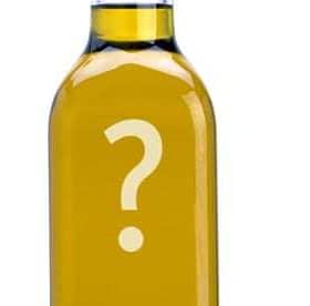 Botella transparente de aceite de oliva que presenta un gran signo de interrogación en la etiqueta. - Olive Oil Times