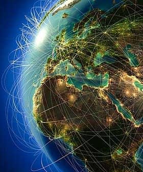 Illustration de la Terre avec des connexions réseau lumineuses au-dessus de l'Europe et de l'Afrique. - Olive Oil Times