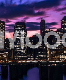La ligne d'horizon de New York illuminée au crépuscule avec un ciel violet et orange. - Olive Oil Times