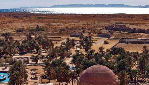 Aerial view of El Tur on the Sinai Peninsula featuring desert landscape and palm trees. - Olive Oil Times