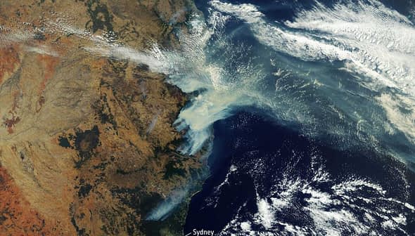 Satellite view showing smoke from bushfires over Eastern Australia, including Brisbane and Sydney. - Olive Oil Times