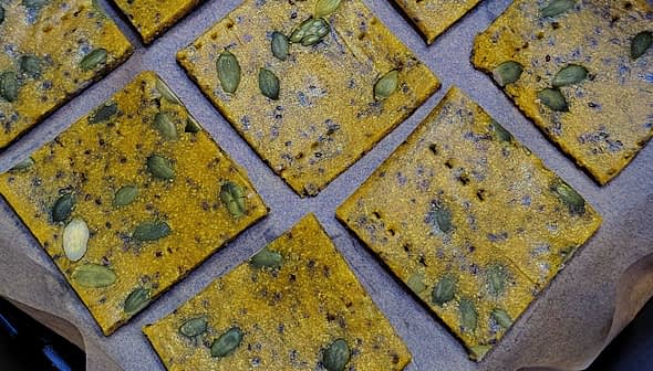 Un cracker à base d'huile d'olive extra vierge.