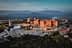 Luchtfoto van een historisch kasteel omgeven door bergen en groen. Olive Oil Times