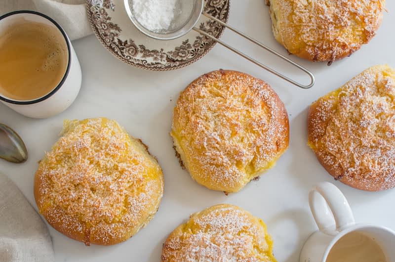 Pão de Deus (Португальские кокосовые булочки со сладким оливковым маслом)