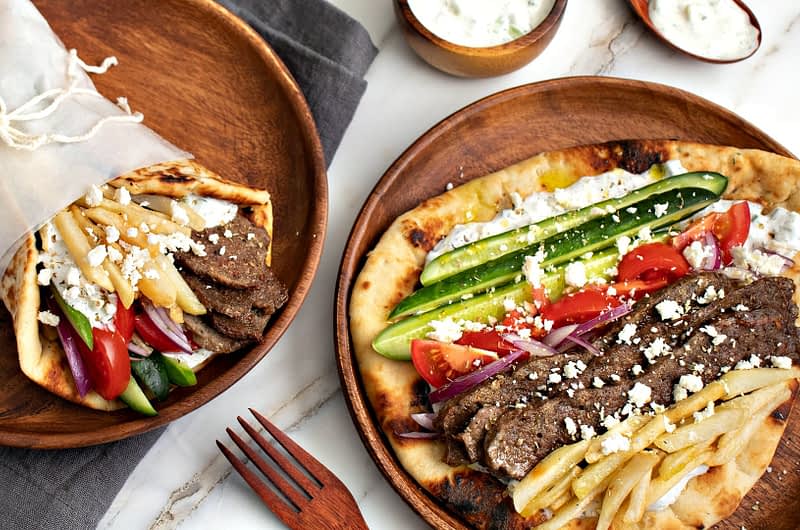 Rind- und Lammgyros mit EVOO Tzatziki-Sauce
