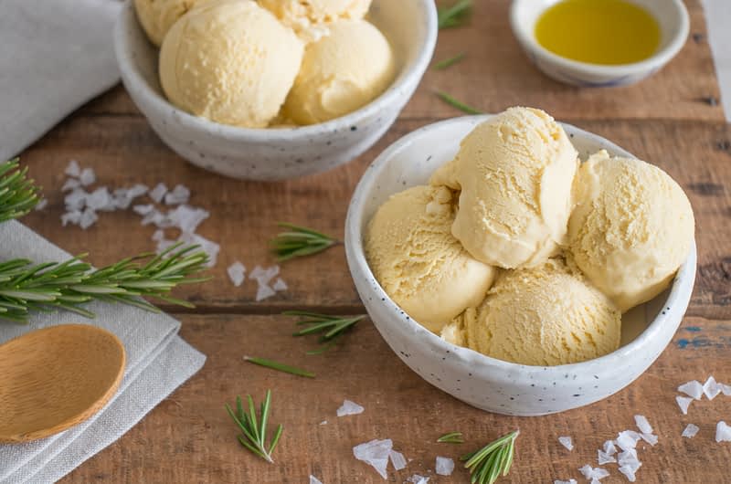 Slani sladoled od slanog ružmarina i maslinovog ulja