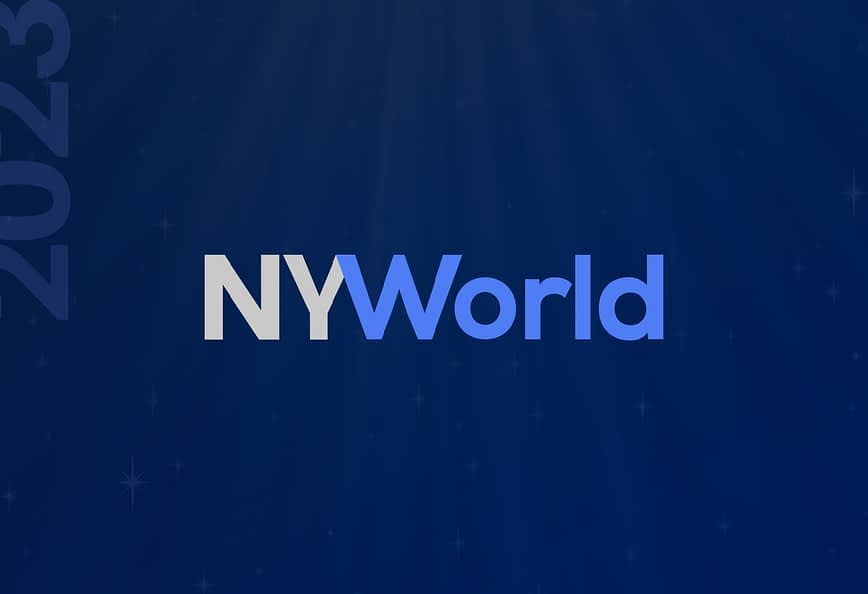 Logo-ontwerp voor NYWorld 2023 met gestileerde tekst op een blauwe achtergrond. - Olive Oil Times