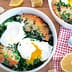 Soupe portugaise au pain avec œufs pochés, ail et huile d'olive
