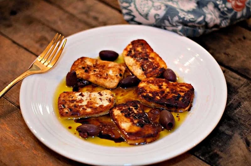 panseared-halloumi-with-fig-jam-and-olive-oil-olive-oil-times-panseared-halloumi-with-fig-jam-and-olive-oil