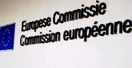 Sign displaying the names 'European Commission' and 'Commission européenne' with the EU flag. - Olive Oil Times