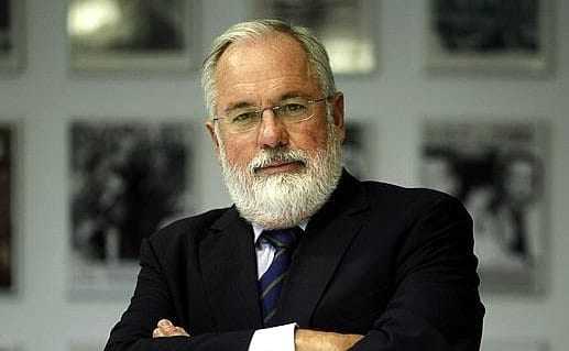 A man with a white beard wearing glasses and a suit, standing with arms crossed. - Olive Oil Times