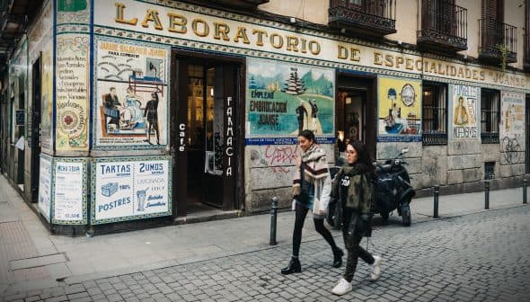 Storefront of Laboratorio de Especialidades Juanse with decorative tiles and signage in a city setting. - Olive Oil Times