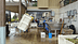 オリーブオイル生産施設の内部。設備と作業員が作業中。 - Olive Oil Times